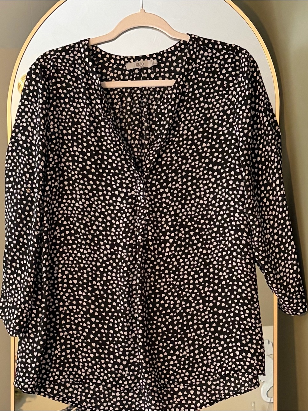 Deletta Black and White Heart Print V-Neck Blouse